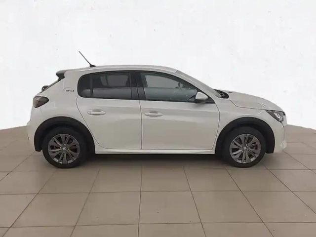 Peugeot 208 electrique 50 kwh 136ch — photo 30