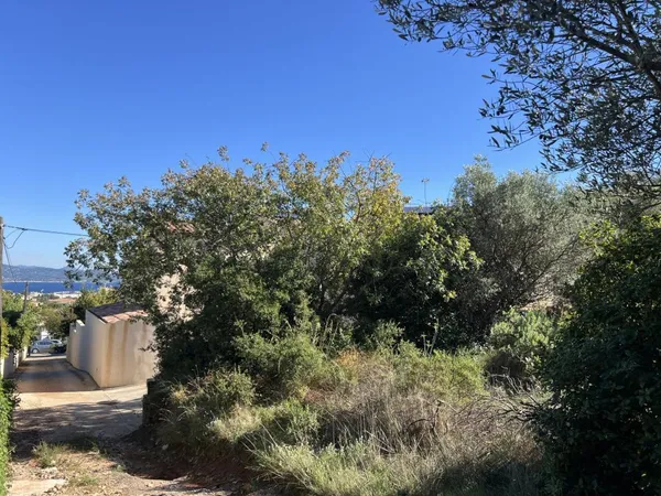 Vends terrain à bâtir - 617 m² - La Ciotat 13600