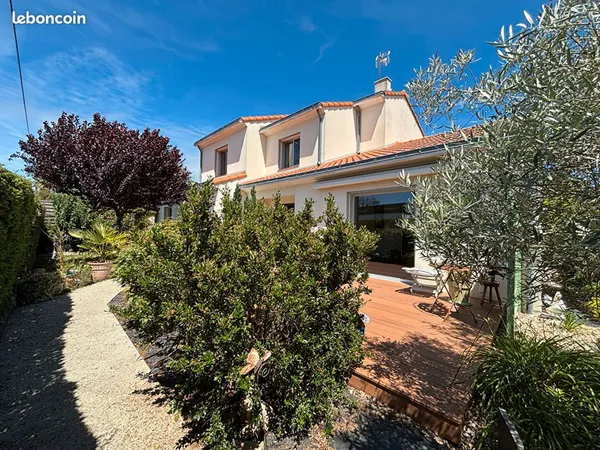 Maison 8 pièces 166 m²