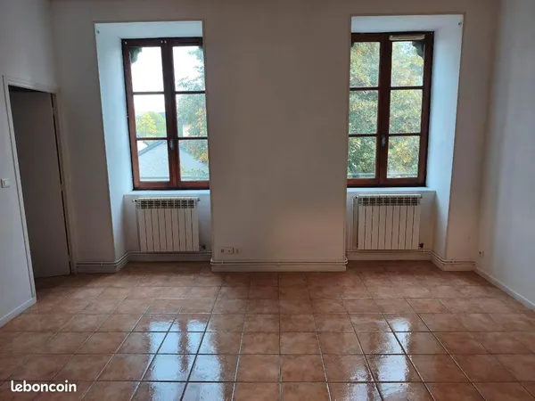 A louer - Appartement T2 de 36m2 - Ségur-les-villas (15300)