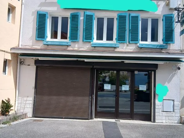 Vend maison avec local commercial