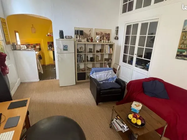 Appartement 57m². Chambre, Salon, Bureau, Cuisine, Cave