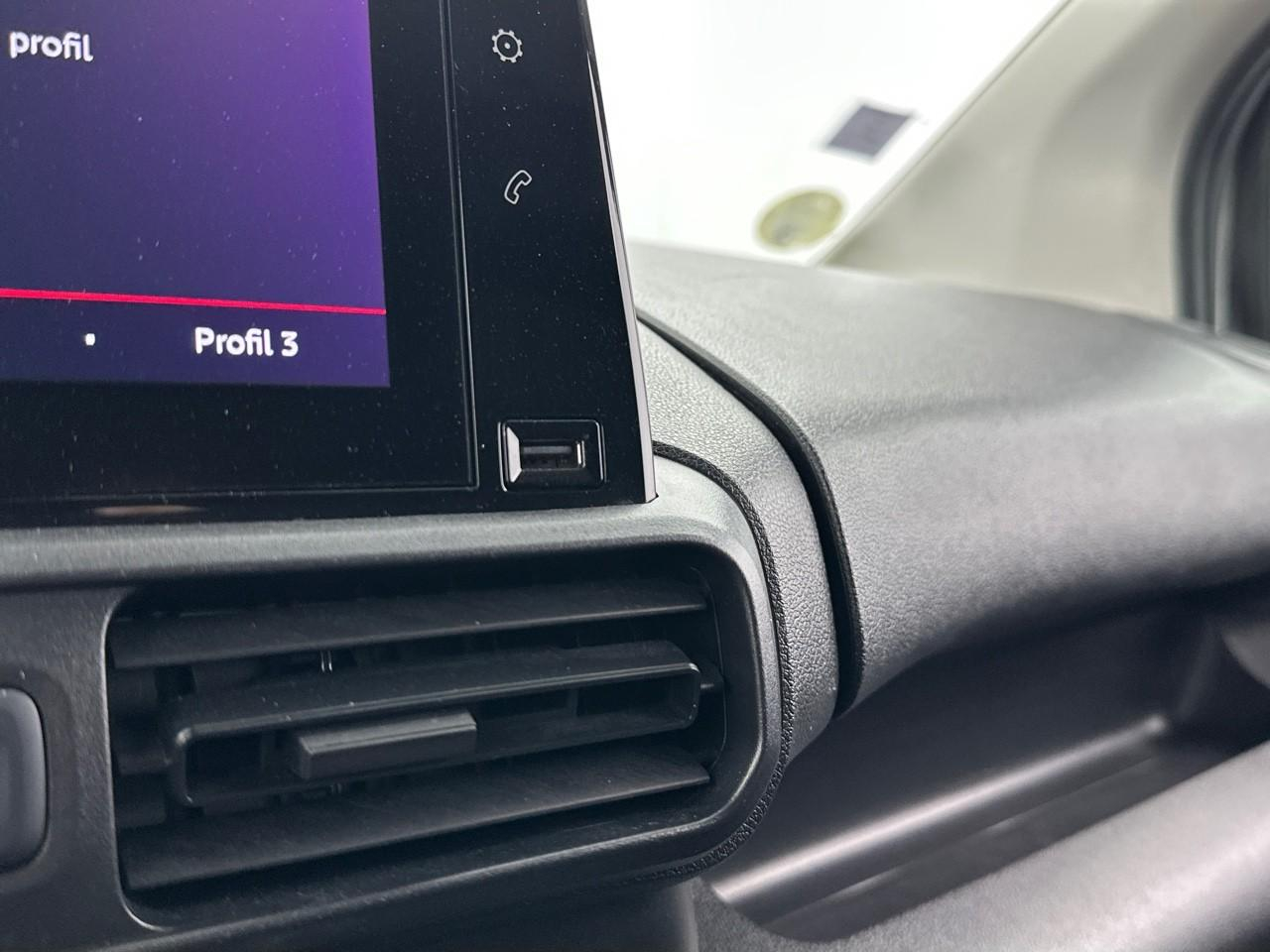 Citroën Berlingo van m 650 bluehdi 100 s&s bvm6 driver — photo 26