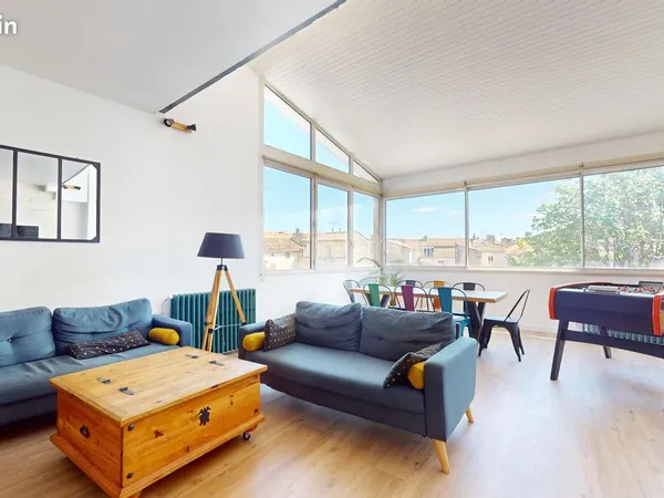 Angoulême hypercentre - Chambre meublée avec terrasse - Salle d'eau privative