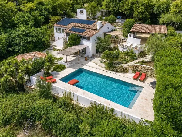France | Le Rouret | 6 chambres | 4 sdb | 218,8 m² | 1 450 000 €