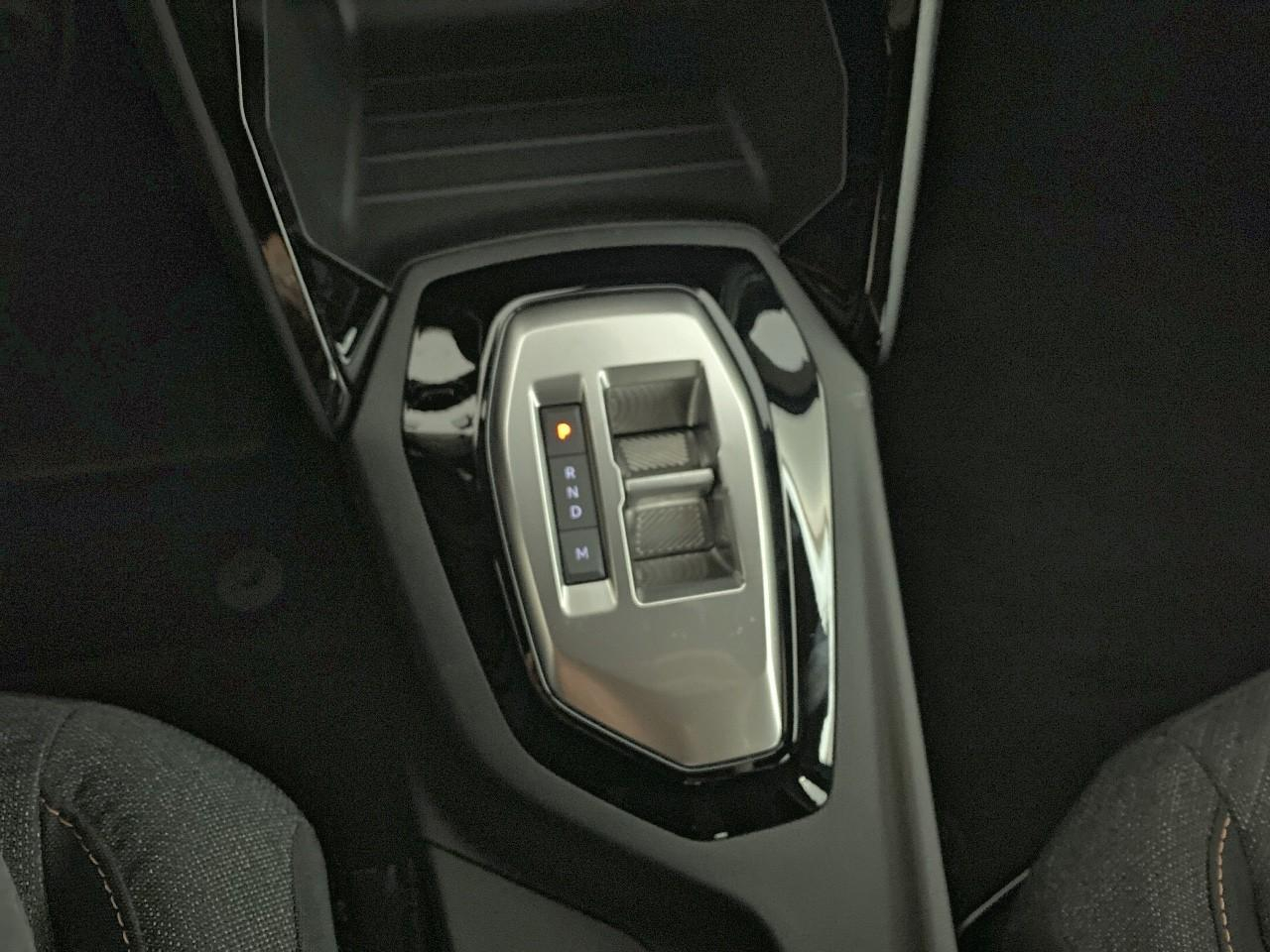 Peugeot 2008 hybrid 145 ch e-dcs6 style — photo 17