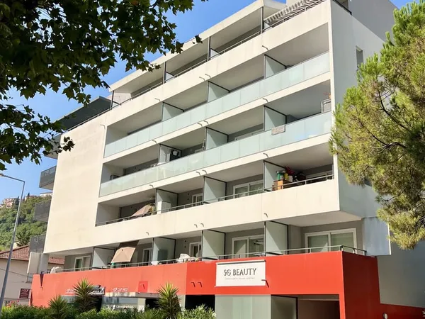 MADELEINE Carré 131 : Location VIDE 3 pièces 63m2 Terrasse 1
