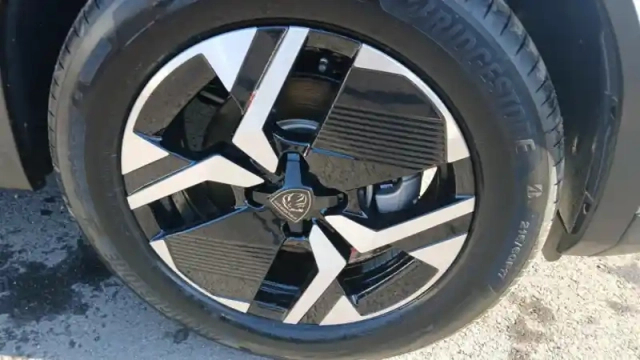 Peugeot 2008 hybrid 145 e-dcs6 — photo 14