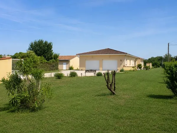 VILLA D'ARCHITECT ATYPIQUE - GARAGE 4 VOITURES TERRAIN 2657