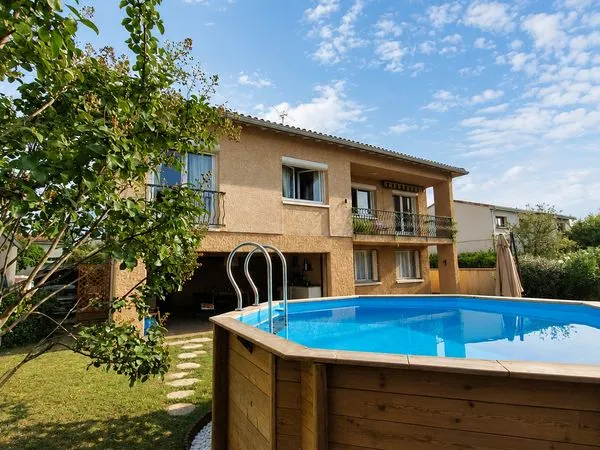 Maison entièrement rénovée de 112 m² avec studio indépendant. Aucun travaux à prévoir