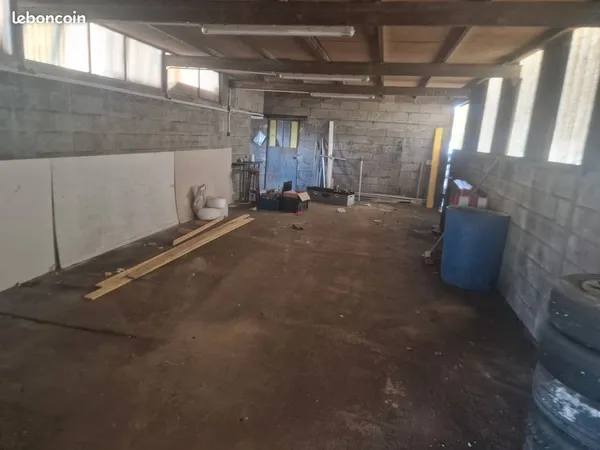Local d’activité et entrepôt Location Montcresson 1p 70m² 300€