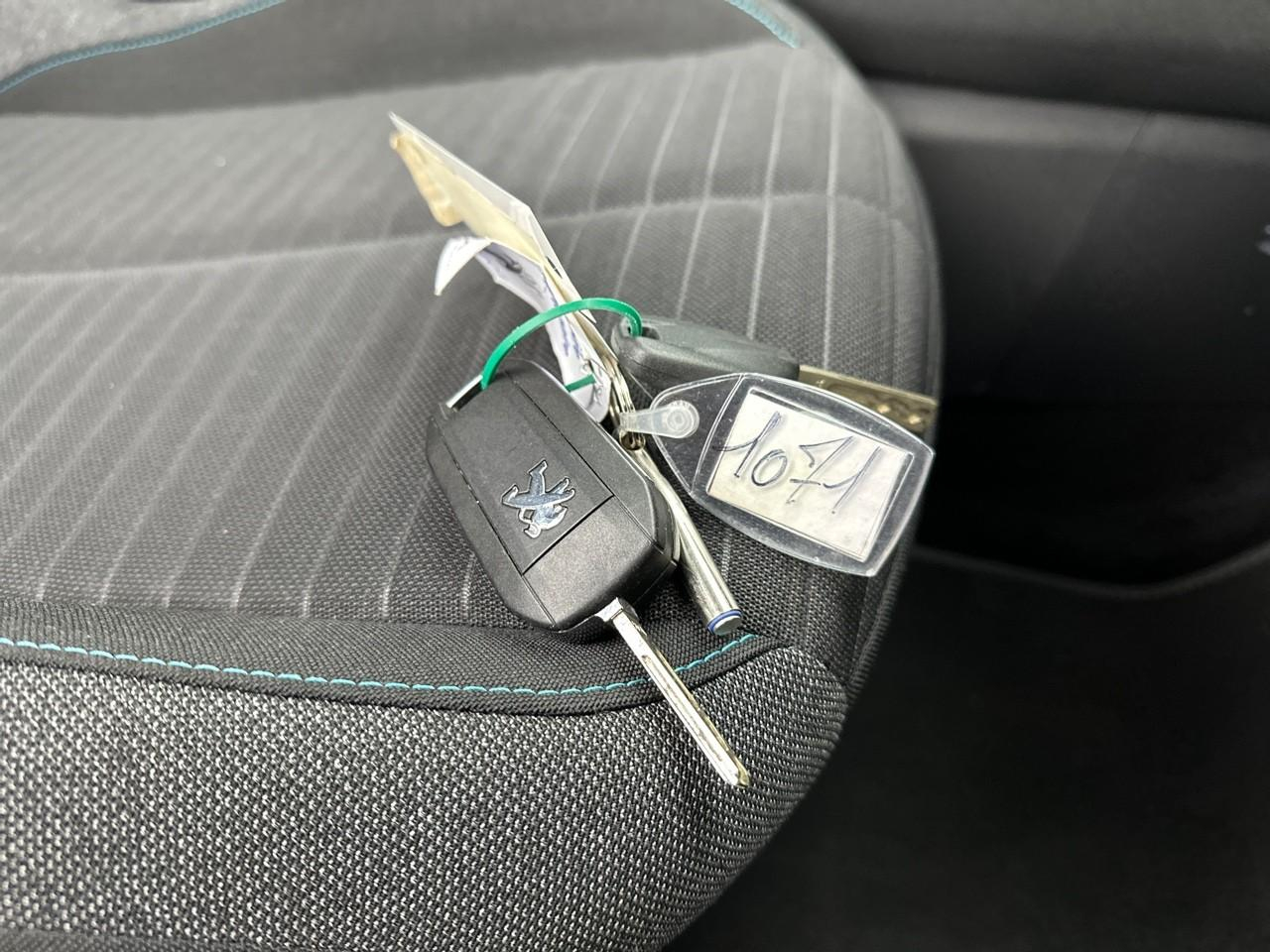 Peugeot 2008 puretech 100 s&s bvm6 style — photo 32