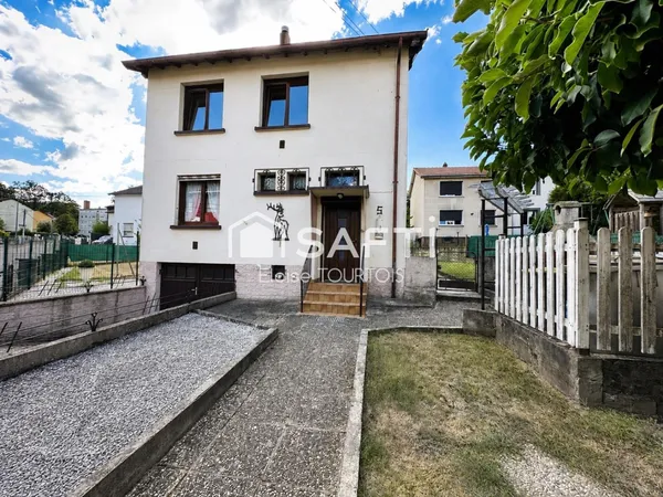 Découvrez cette charmante maison individuelle située à Creutzwald !