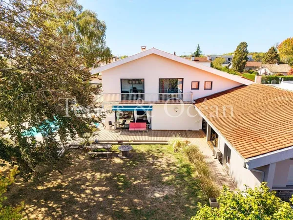 Maison 8 pièces 336 m²