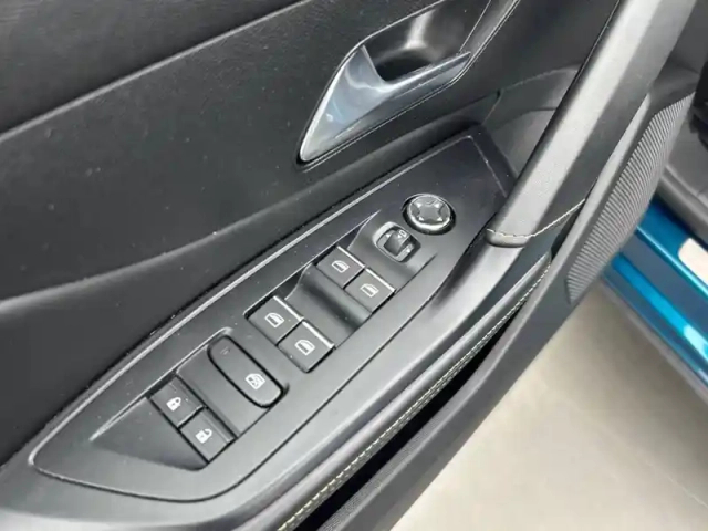 Peugeot 408 phev 225 e-eat8 — photo 18