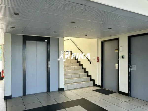 Bureau 200 m²