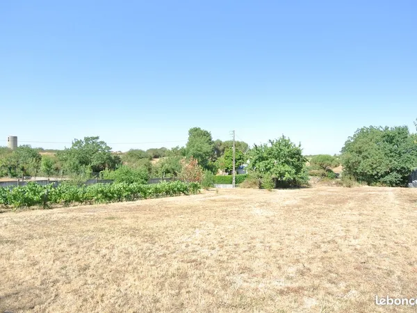Terrain constructible de 856 m²