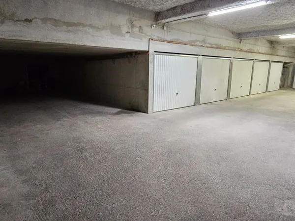 Stationnement Vente Bourg-en-Bresse  14m² 75€