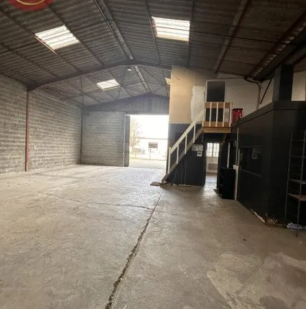 Entrepôt 1205 m²