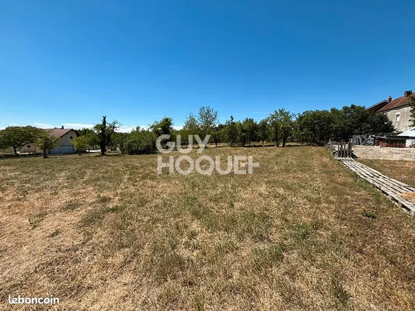 Terrain 860 m² AVRIGNEY VIREY