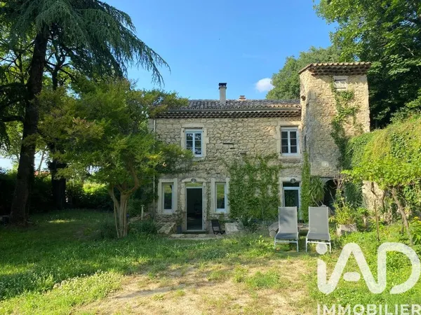 Maison 19 pièces 718 m²