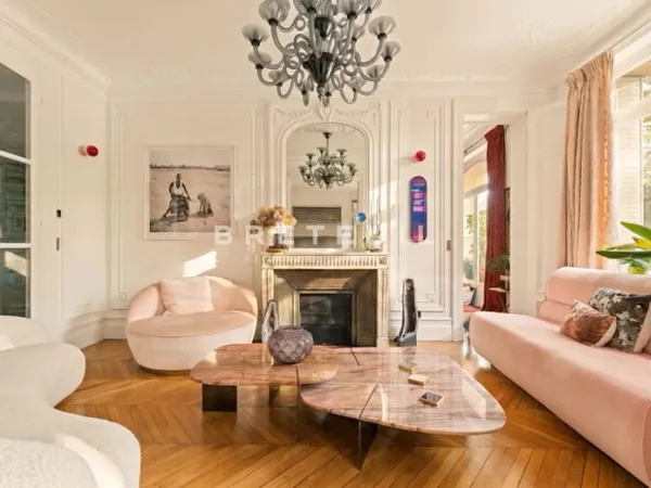 Appartement 8 pièces 244 m²