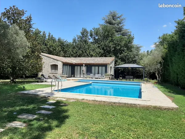 Maison de charme privative avec piscine et parc, climatisée
