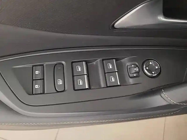 Peugeot 408 phev 225 e-eat8 — photo 24