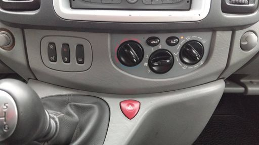 Renault Trafic Passenger L2 H1 2.0 dCI 115 - Expression – 2013 – 102821 km – Diesel – Boîte Manuelle — photo 32