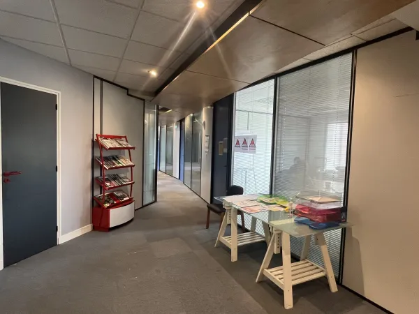 Local professionnel 422 m²