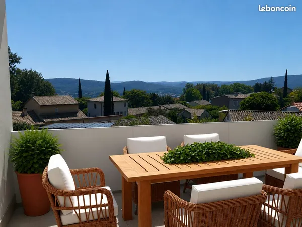 Haut de villa T3/T4 panneaux solaires terrasse 30 m²