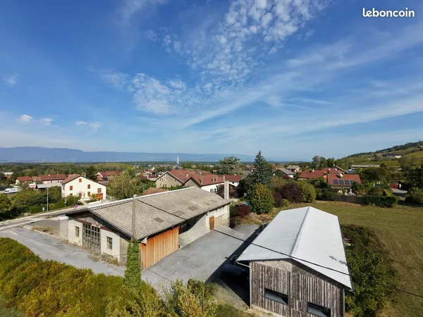 Local 530 m² Loisin
