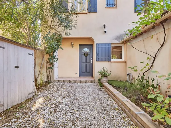 Maison Saint Cannat 5 pièce(s) 108 m2