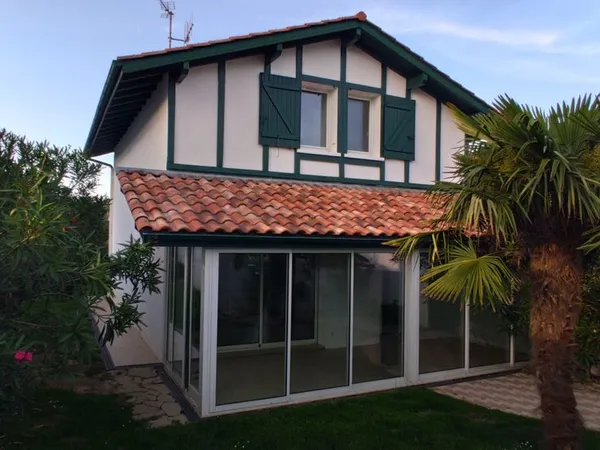 Location - Superbe maison individuelle de 4 pièces avec jardin, garage et véranda à Boucau
