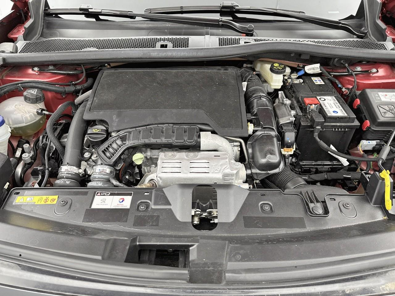 Peugeot 2008 puretech 130 s&s eat8 gt pack — photo 13
