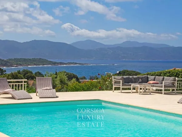 Villa 8 pièces 332 m²