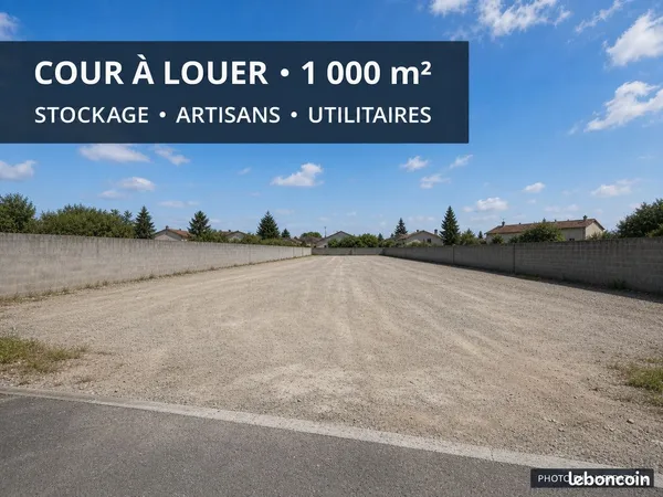Cour / terrain de 1 000 m² à louer - stockage, artisans, véhicules