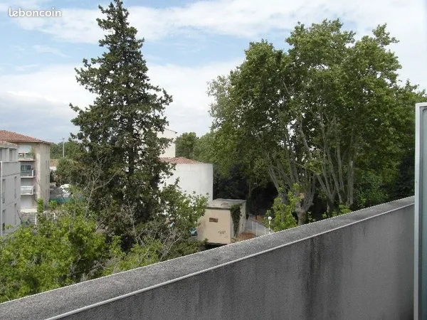 Studio meublé climatisé avec balcon