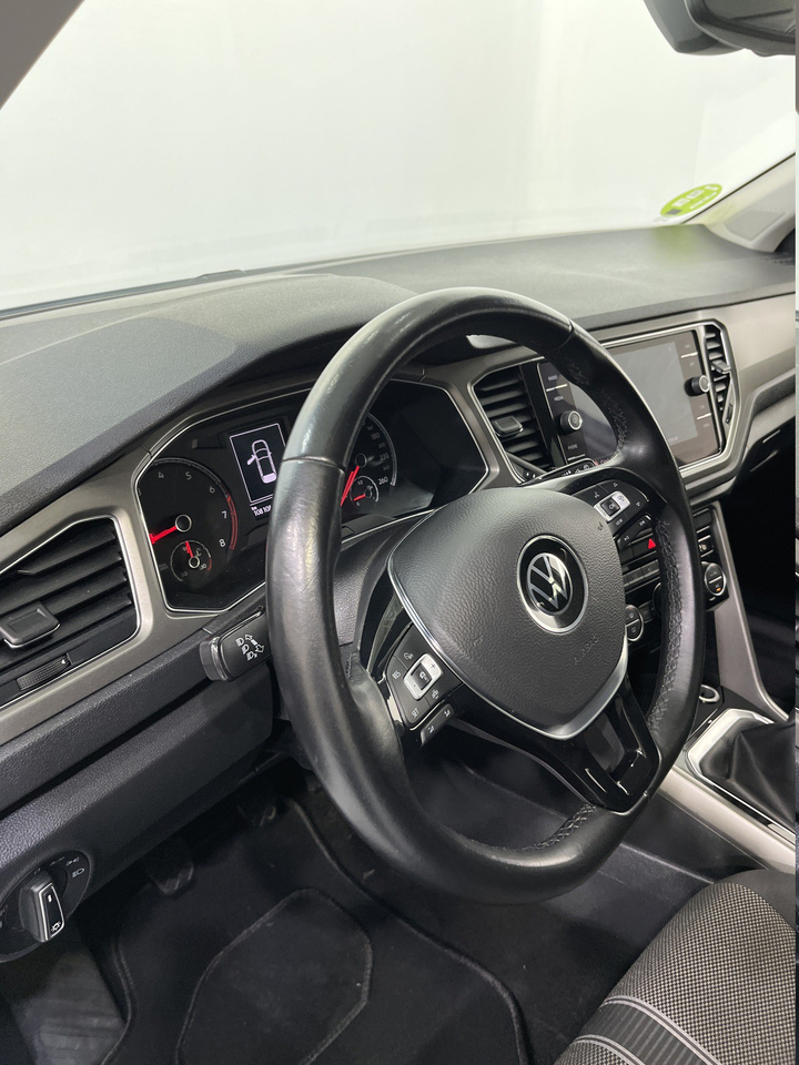 Volkswagen T-Roc — photo 45