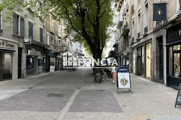 Local 86 m²