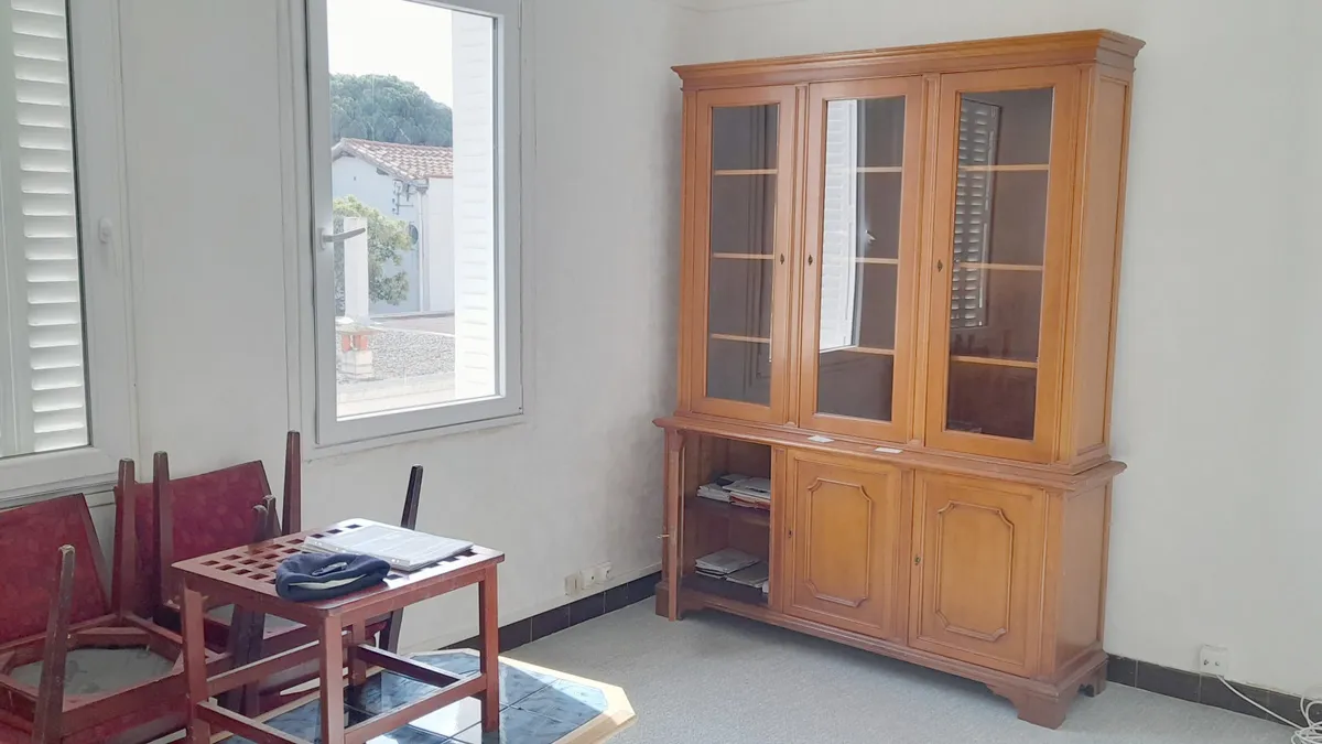 Photo 1