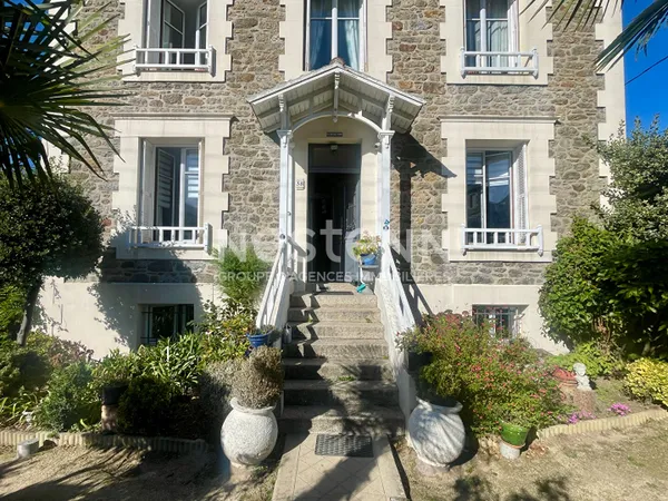 DINARD SAINT-ÉNOGAT / LA MALOUINE - ÉLÉGANTE PROPRIÉTÉ BALNÉAIRE À 250 M DE LA PLAGE