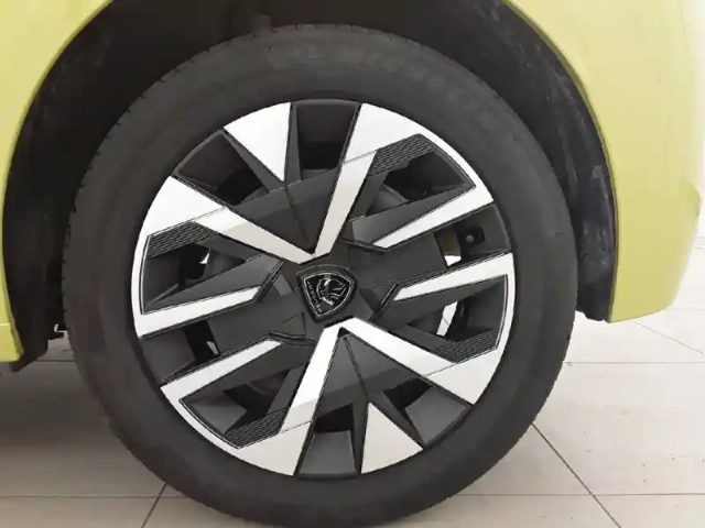 Peugeot 208 hybrid 100 e-dcs6 — photo 11