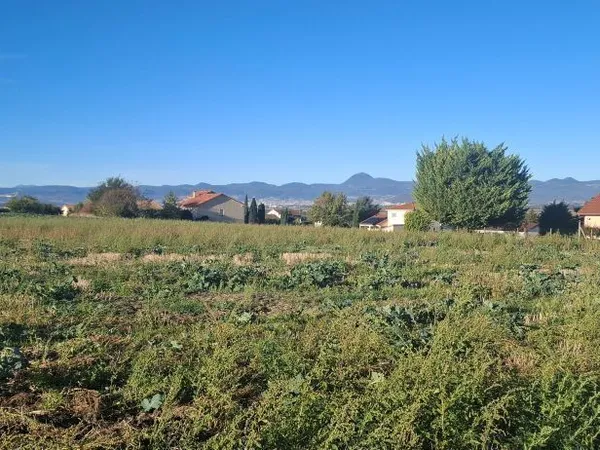 Terrain à bâtir de 509 m² à LES MARTRES-D'ARTIERE (63)