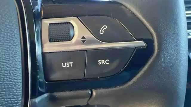 Peugeot 208 puretech 75 s&amp;s bvm5 — photo 17