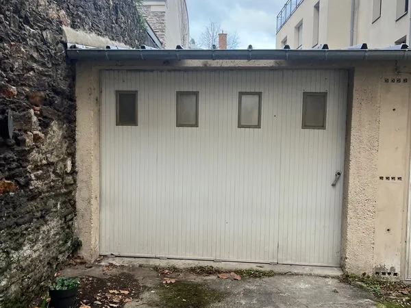 GARAGE fermé dans cour intérieure cours 50 otages - talensac - prefecture