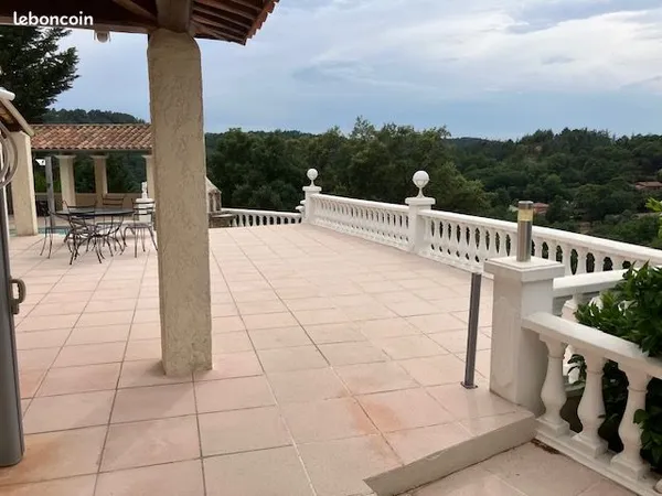 BELLE VILLA CONTEMPORAINE 154m² S/TERRAIN DOMINANT DE 2100m² + PISCINE