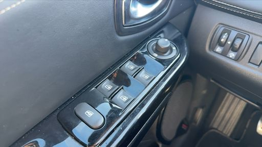 Renault Clio 0.9 TCe 90 - Intiale Paris – 2016 – 96153 km – Essence – Boîte Manuelle — photo 7
