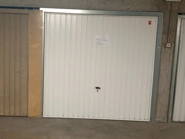 Loue garage box fermé Villeurbanne Charpennes