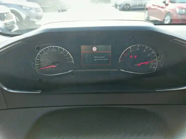 Peugeot 208 puretech 75 s&amp;s bvm5 — photo 10